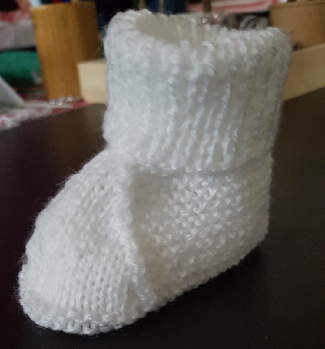 Chaussons naissance en tricot pour bébé