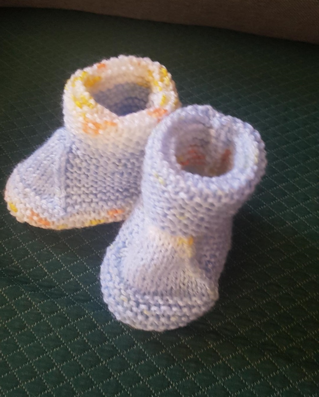 Chaussons naissance en tricot pour bébé